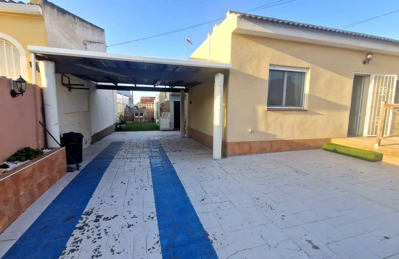 Segunda mano - Chalet -
Torrevieja - San luis