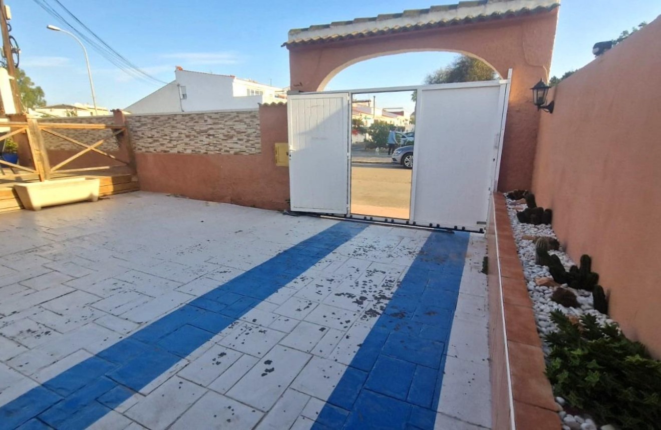 Segunda mano - Chalet -
Torrevieja - San luis