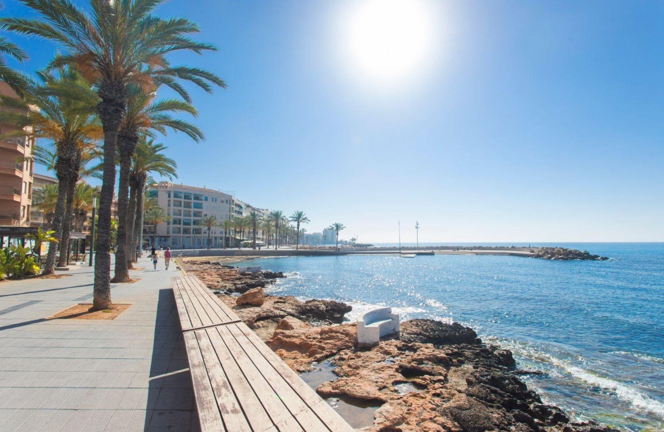 Resale - Apartment / flat -
Torrevieja - Playa del Cura