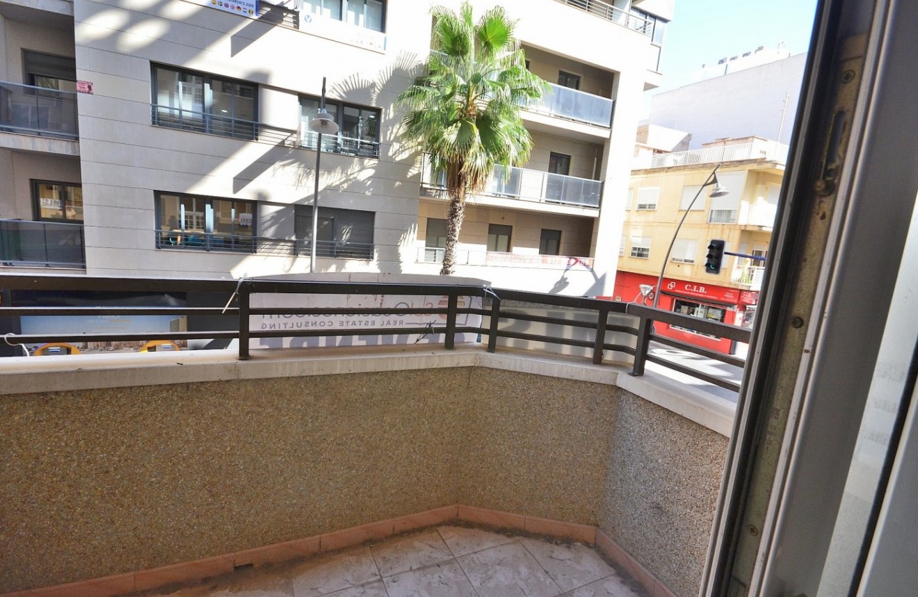 Segunda mano - Apartamento / piso -
Torrevieja - Centro