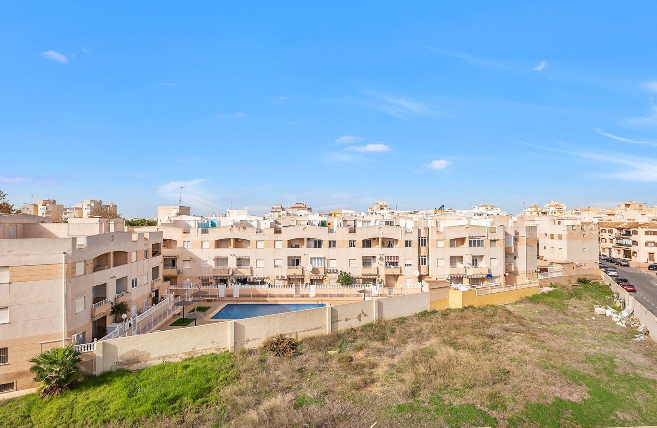 Aus zweiter Hand - Wohnung -
Torrevieja - Estacion de autobuses