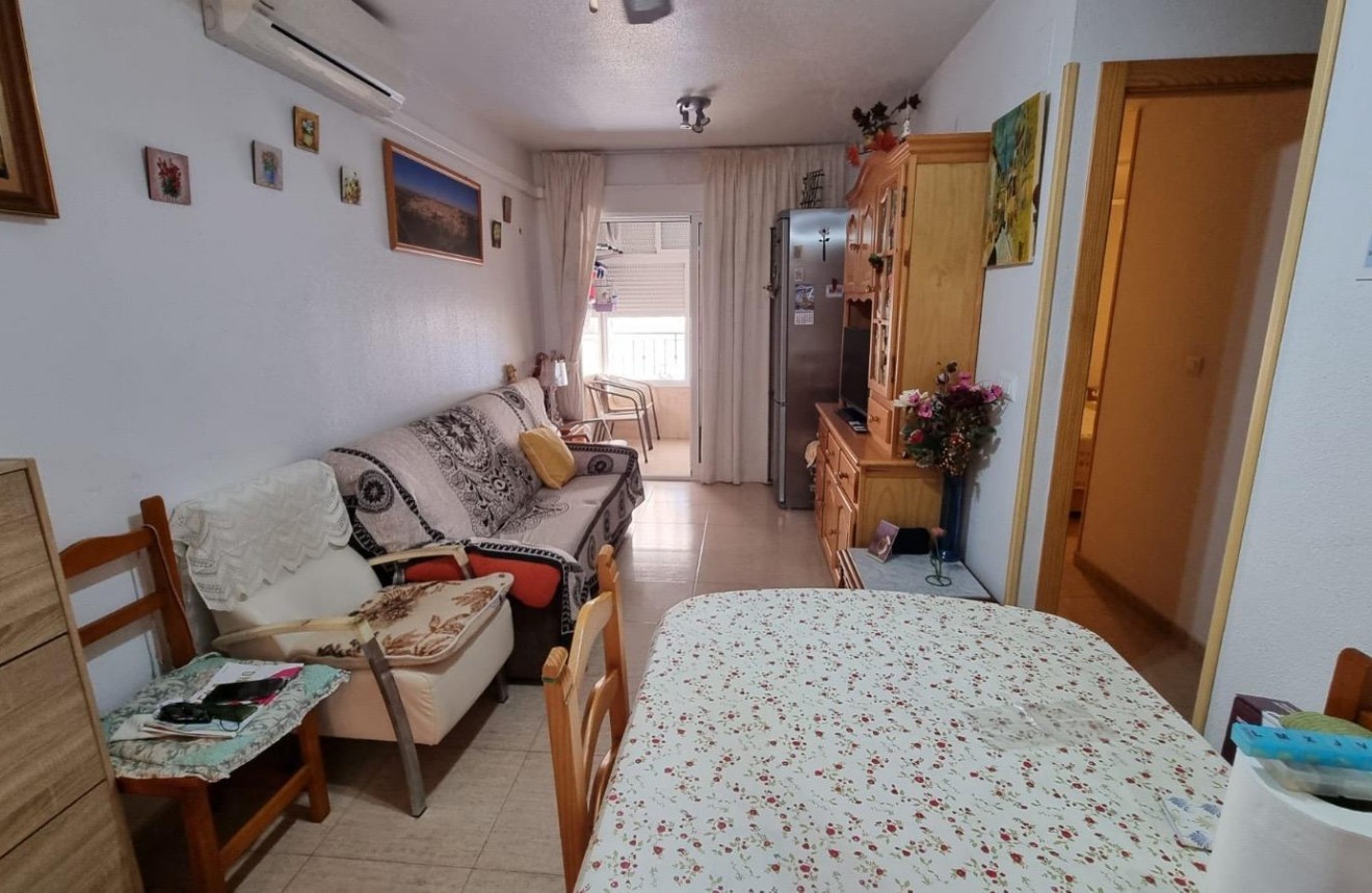 Segunda mano - Apartamento / piso -
Torrevieja - El molino