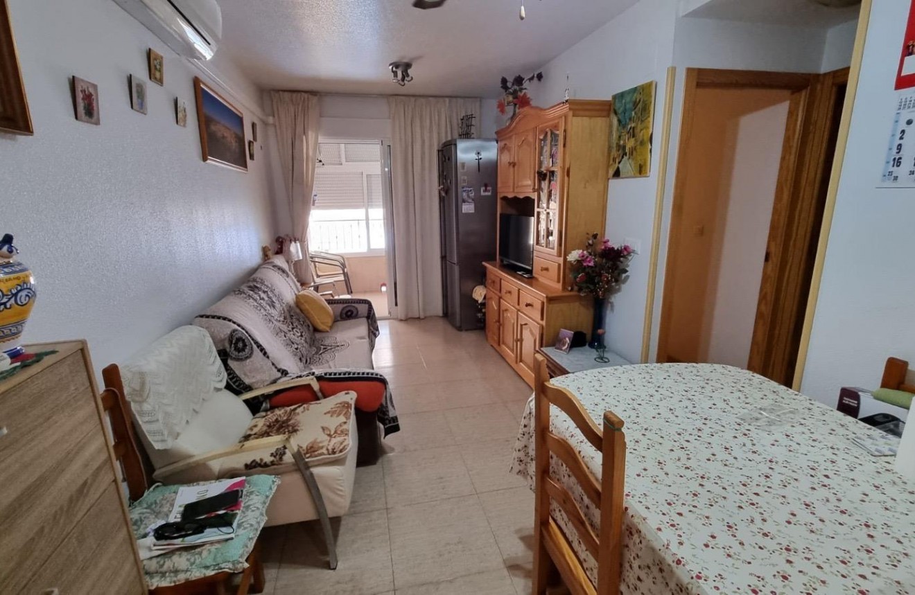 Segunda mano - Apartamento / piso -
Torrevieja - El molino