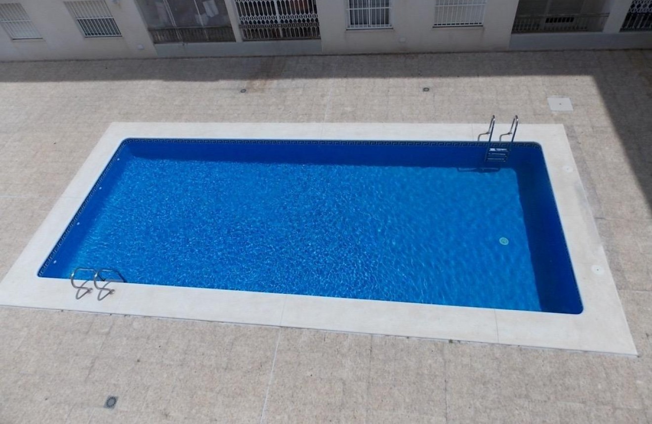 Segunda mano - Apartamento / piso -
Torrevieja - El molino