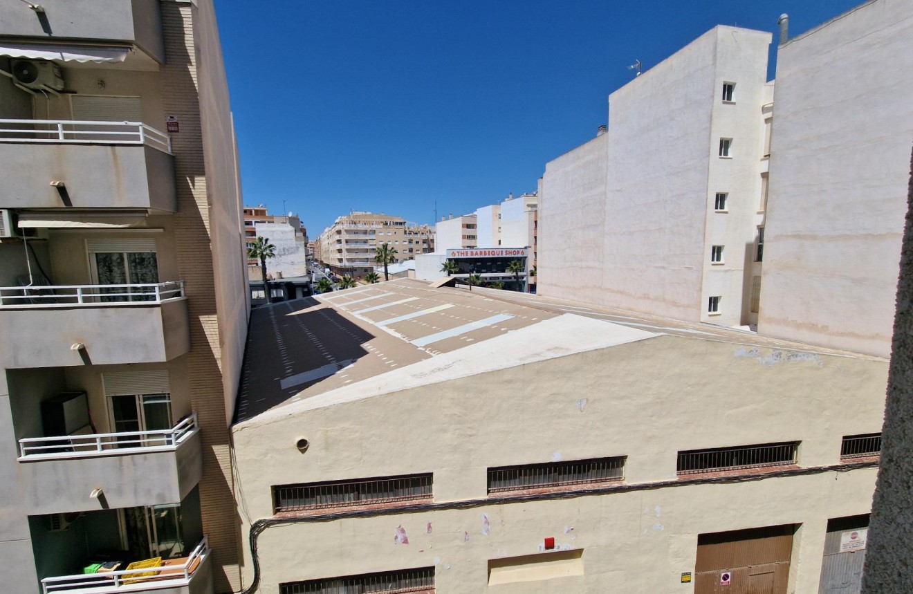 Resale - Apartment / flat -
Torrevieja - Nueva Torrevieja