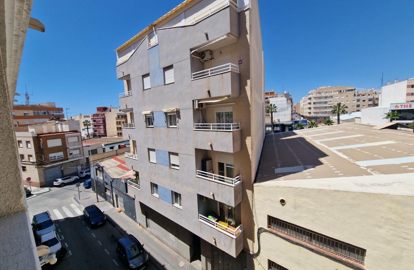 Resale - Apartment / flat -
Torrevieja - Nueva Torrevieja