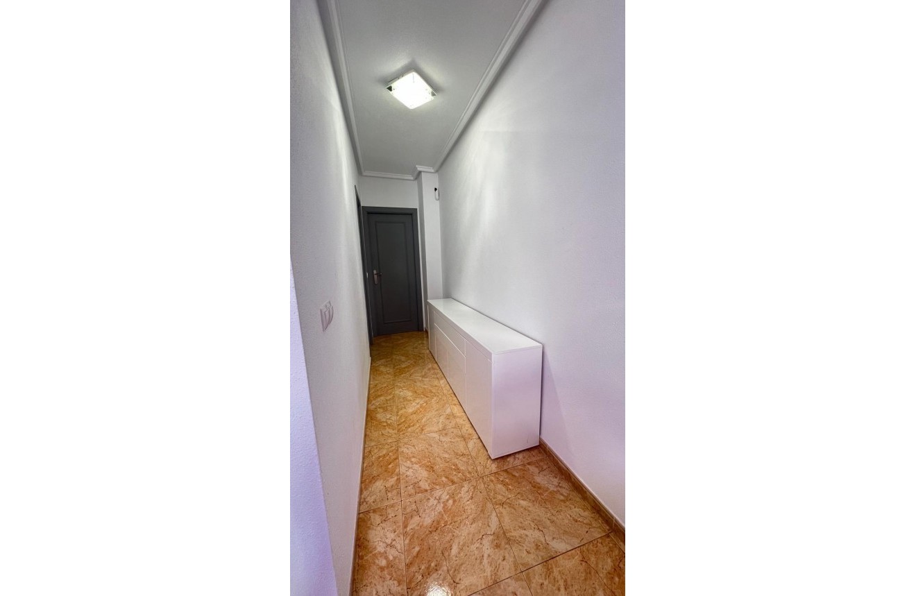 Tweedehands - Appartement / flat -
Torrevieja - Centro