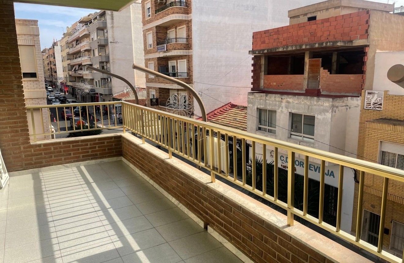 Segunda mano - Apartamento / piso -
Torrevieja - Centro