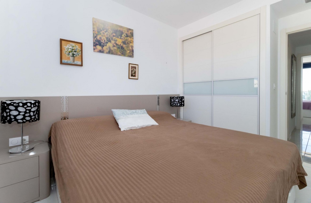 D'occasion - Appartement -
Torrevieja - Punta prima