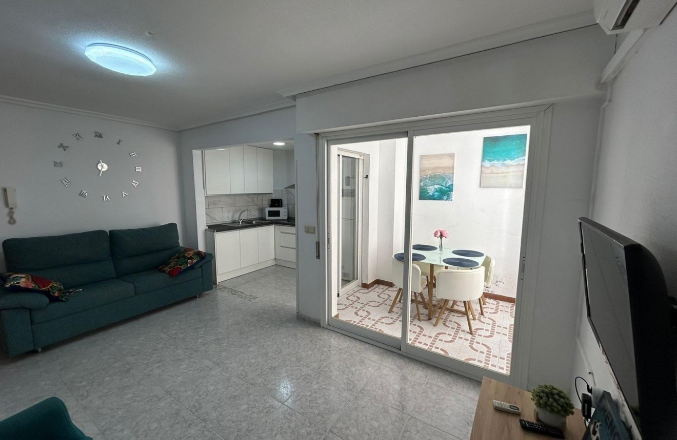 Resale - Apartment / flat -
Torrevieja - Playa del Cura