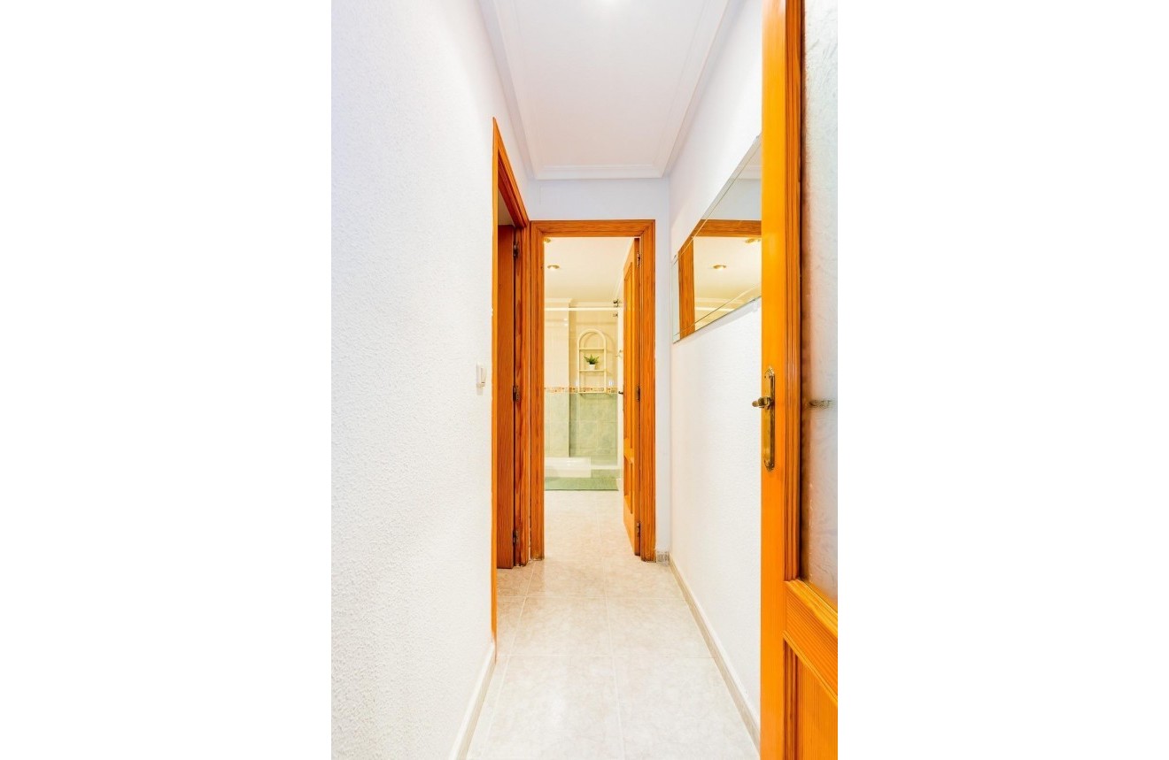 Resale - Apartment / flat -
Torrevieja - Playa del Cura