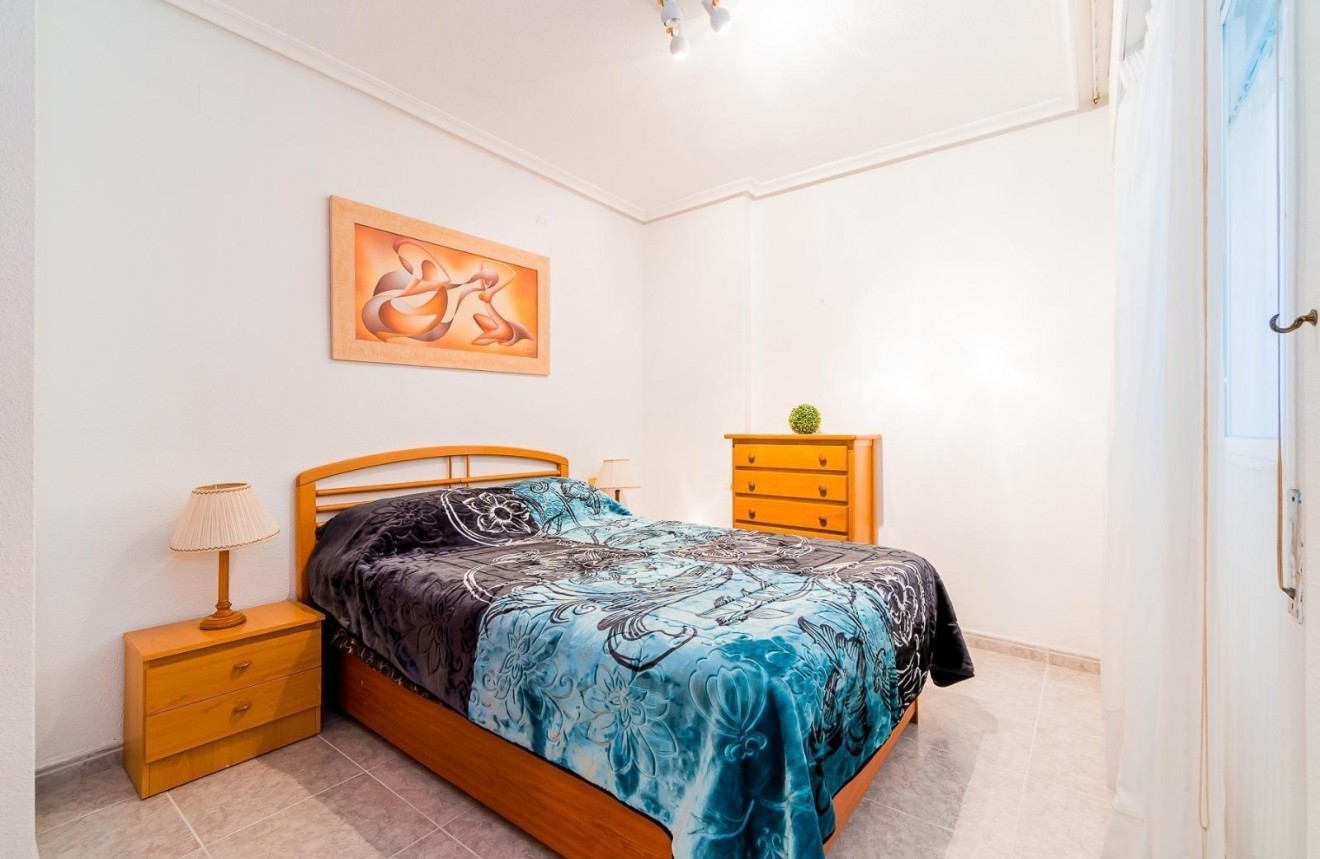 Resale - Apartment / flat -
Torrevieja - Playa del Cura