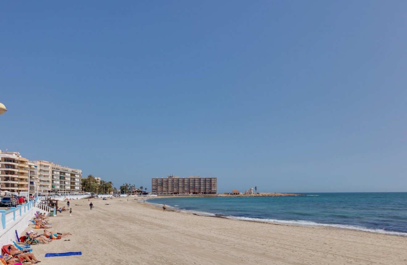 Z drugiej ręki - Szalet -
Torrevieja - Playa de los Locos