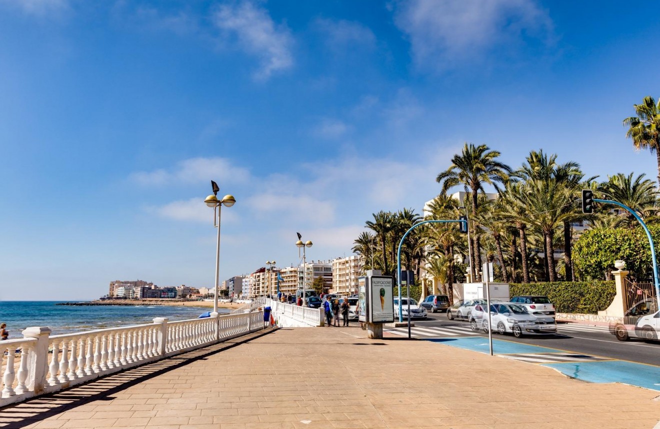 Z drugiej ręki - Szalet -
Torrevieja - Playa de los Locos