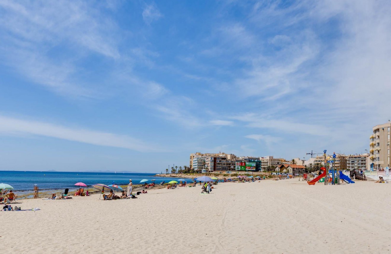 Z drugiej ręki - Szalet -
Torrevieja - Playa de los Locos