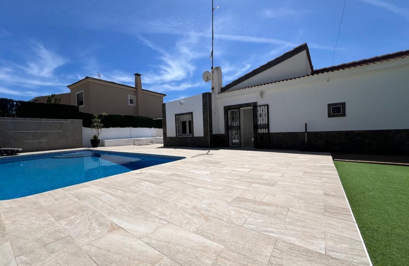 Aus zweiter Hand - Chalet -
Torrevieja - Los Balcones