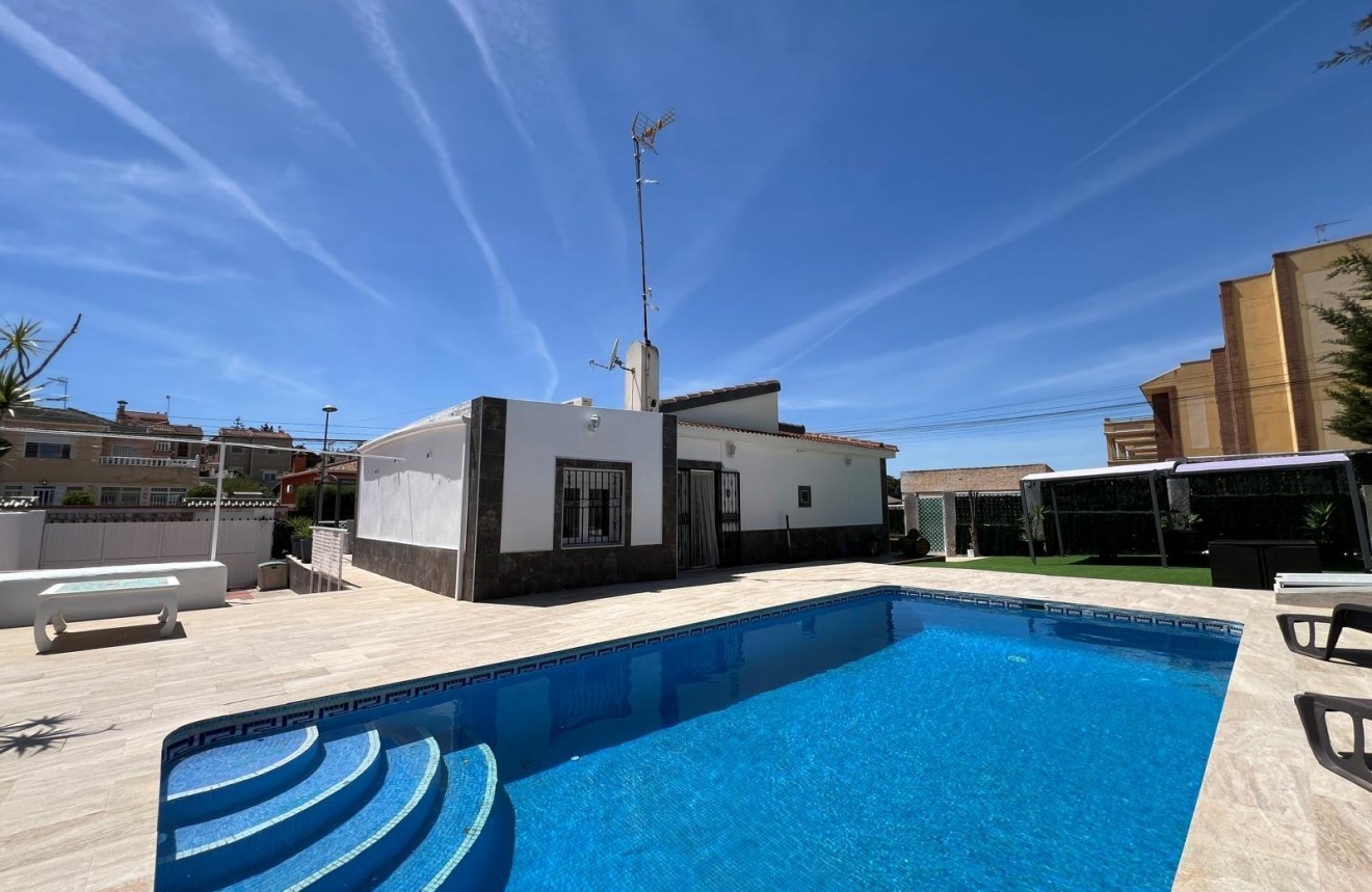 Aus zweiter Hand - Chalet -
Torrevieja - Los Balcones