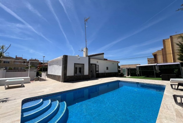 Aus zweiter Hand - Chalet -
Torrevieja - Los Balcones