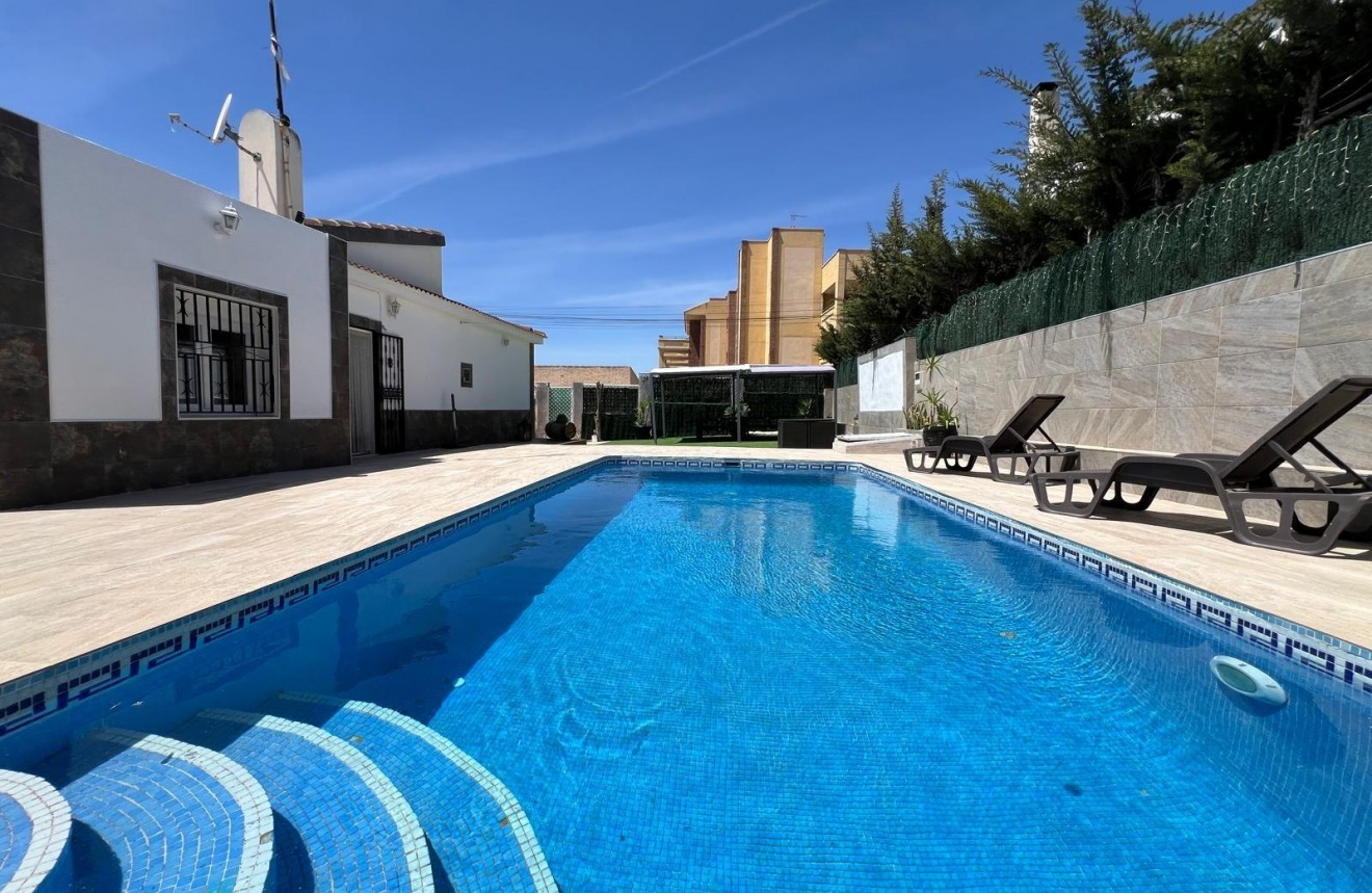 Aus zweiter Hand - Chalet -
Torrevieja - Los Balcones