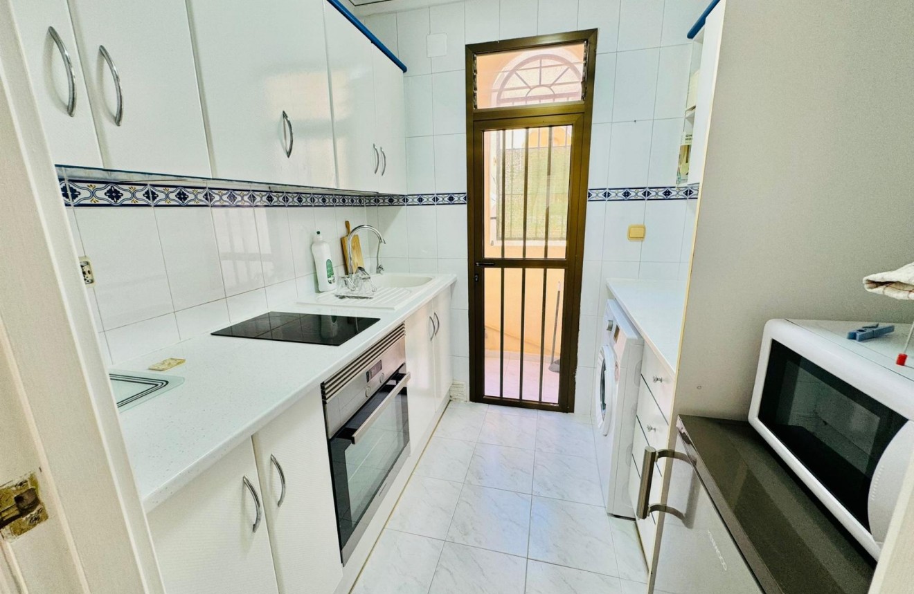 Tweedehands - Appartement / flat -
Torrevieja - Costa Blanca