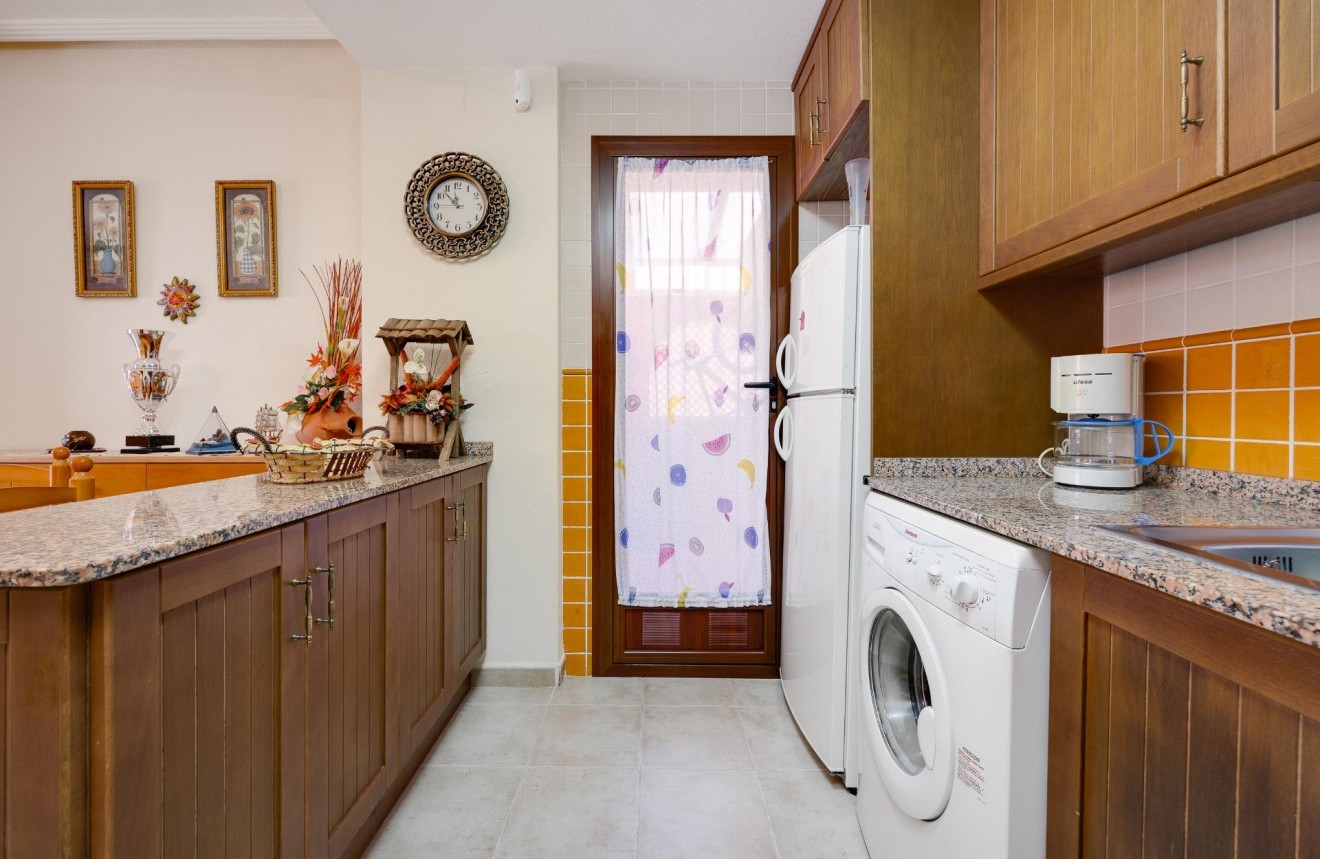 Z drugiej ręki - Bungalow -
Torrevieja - Torrejón