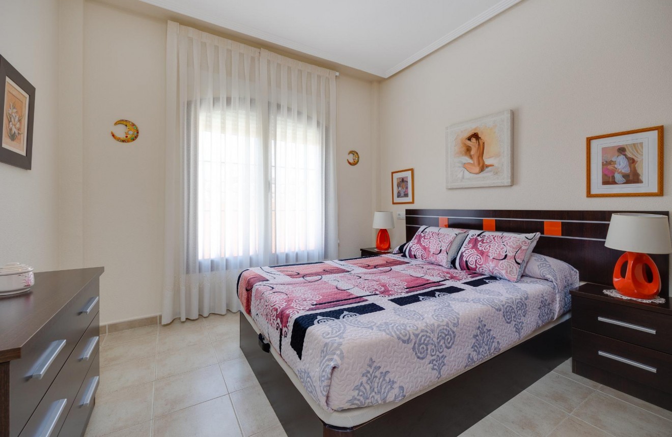 Z drugiej ręki - Bungalow -
Torrevieja - Torrejón