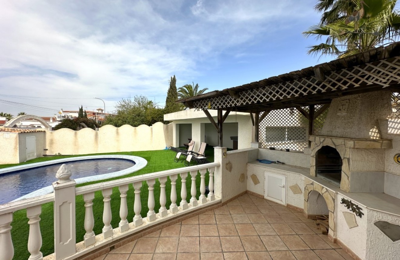 Segunda mano - Chalet -
Ciudad Quesada - Costa Blanca