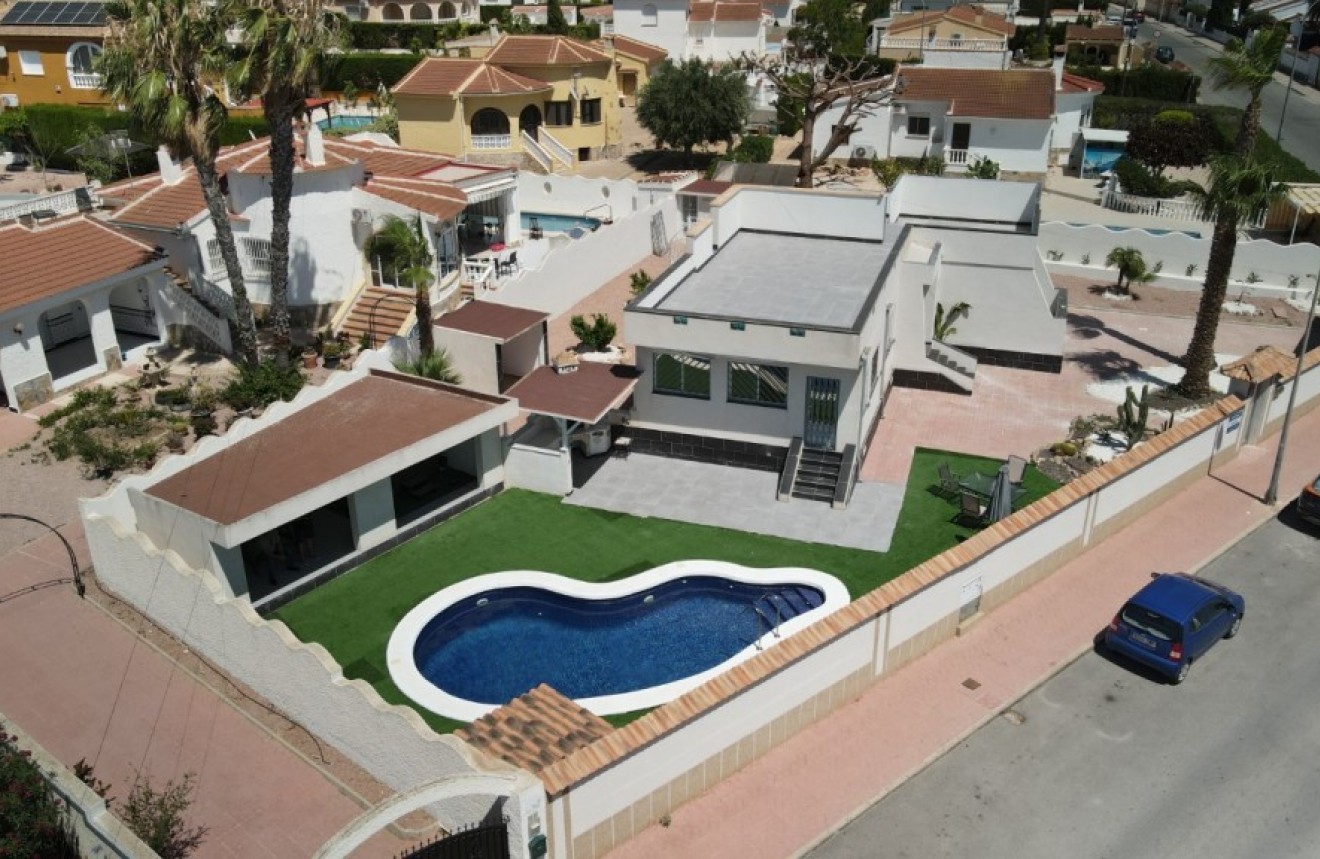 Segunda mano - Chalet -
Ciudad Quesada - Costa Blanca