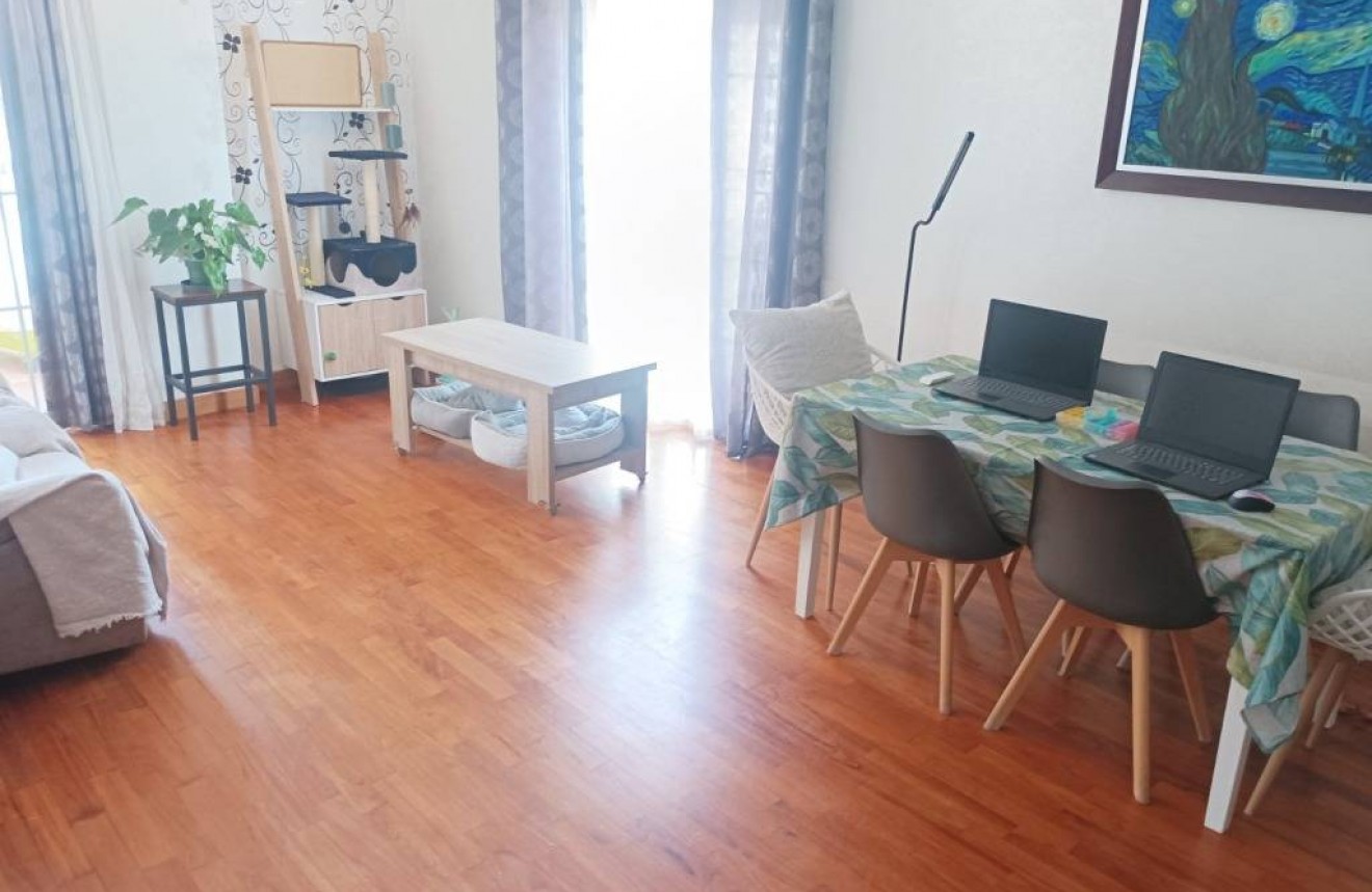 Resale - Apartment / flat -
Almoradí