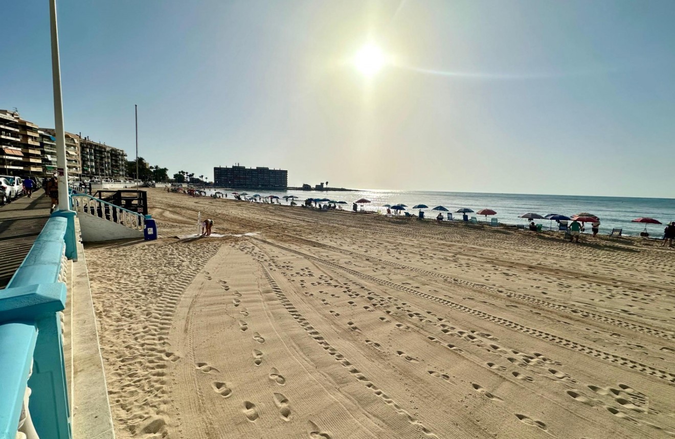 Z drugiej ręki - Mieszkanie w bloku -
Torrevieja - Playa de los Locos