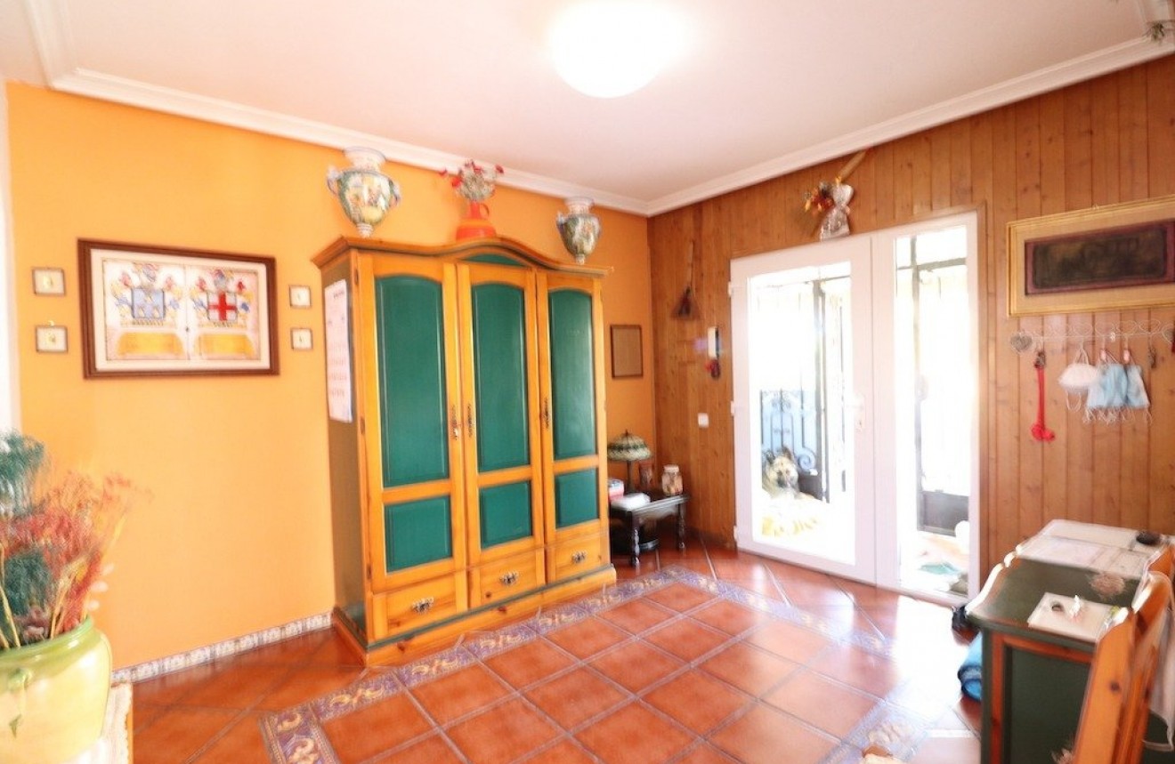 Resale - Chalet -
Torrevieja - Costa Blanca