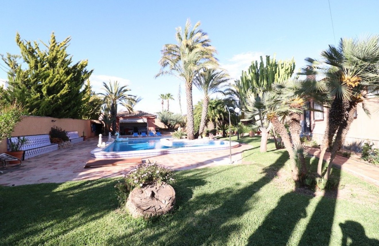 Resale - Chalet -
Torrevieja - Costa Blanca