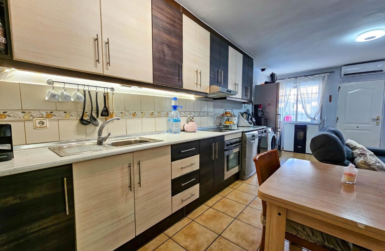 Resale - Bungalow -
Torrevieja - Costa Blanca