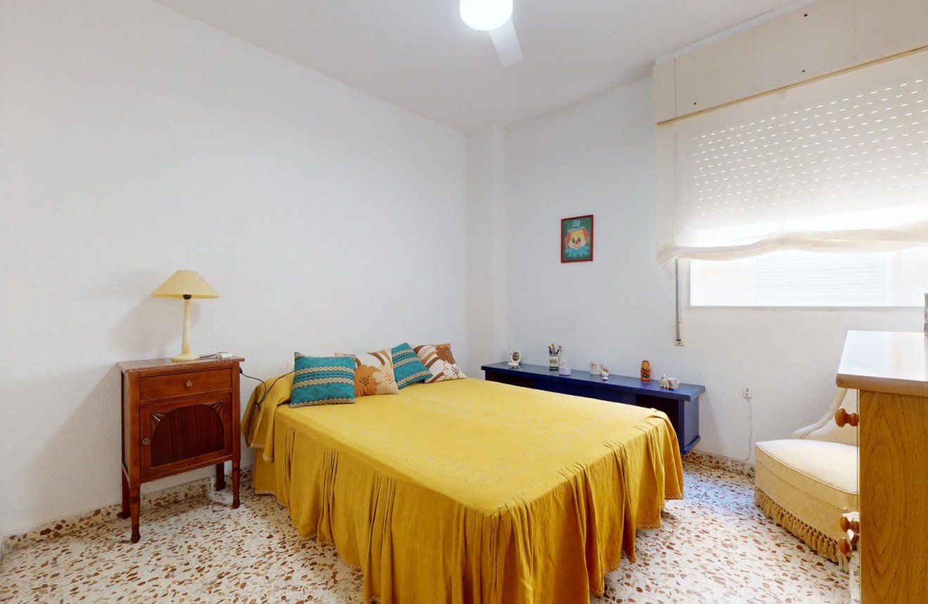 Aus zweiter Hand - Wohnung -
Torrevieja - Playa del Cura