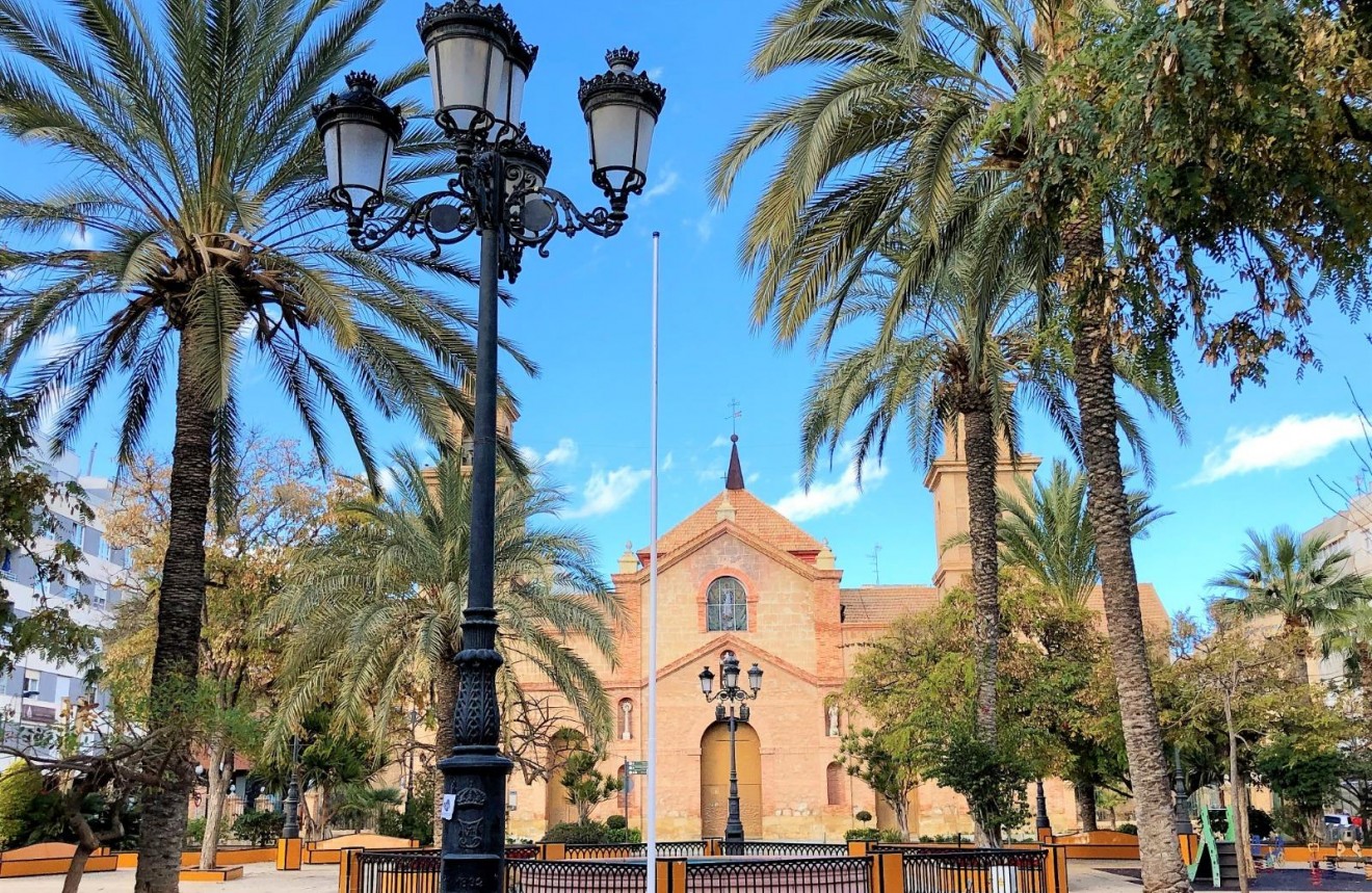 Z drugiej ręki - Mieszkanie w bloku -
Torrevieja - Centro