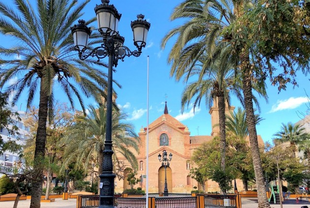 Z drugiej ręki - Mieszkanie w bloku -
Torrevieja - Centro