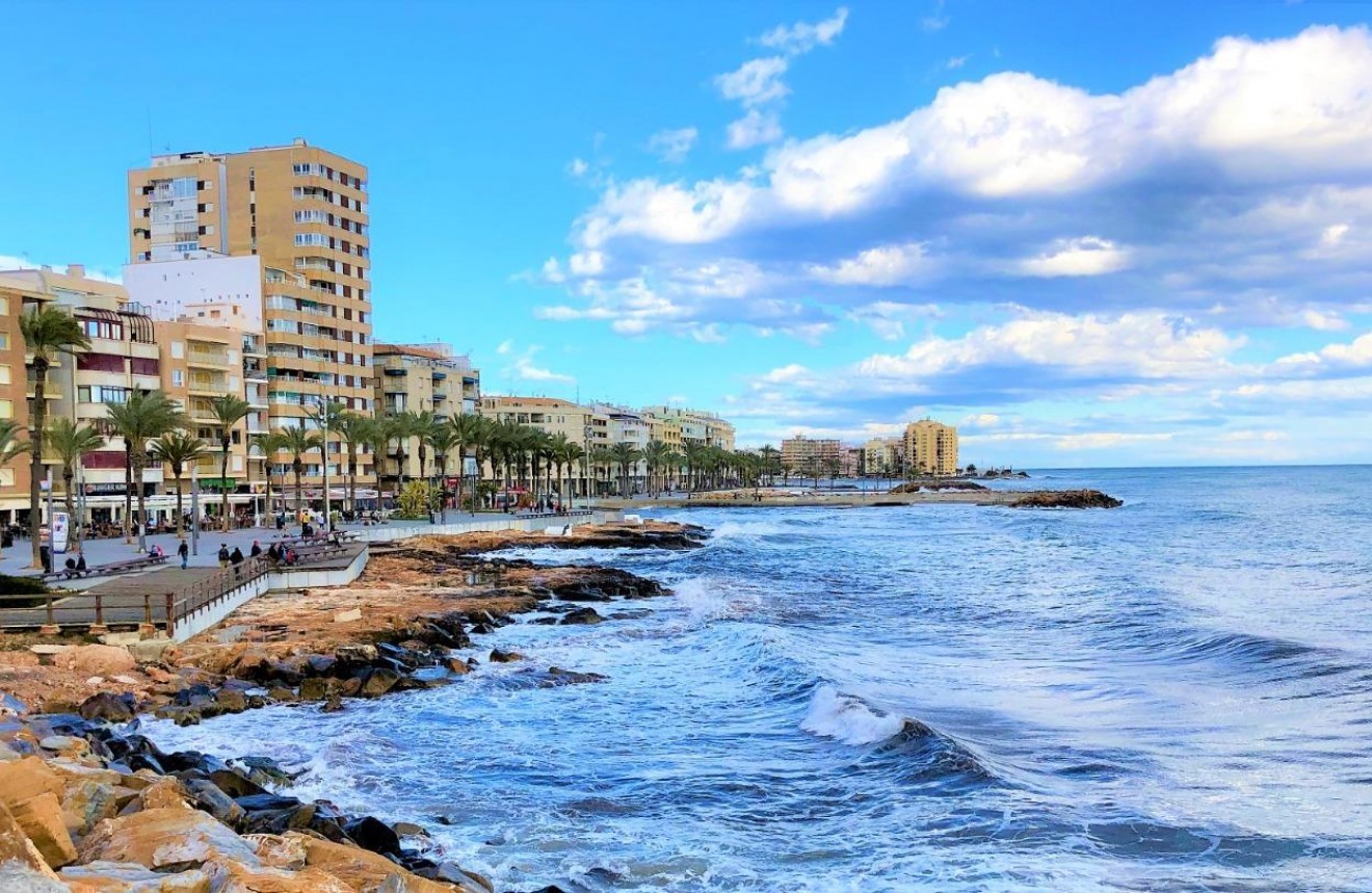 Z drugiej ręki - Mieszkanie w bloku -
Torrevieja - Centro