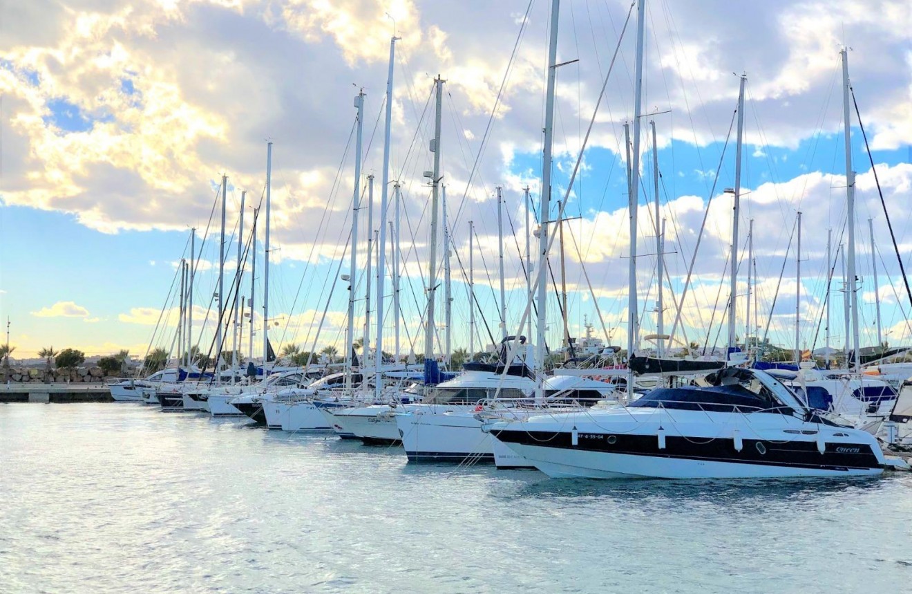 Z drugiej ręki - Mieszkanie w bloku -
Torrevieja - Centro