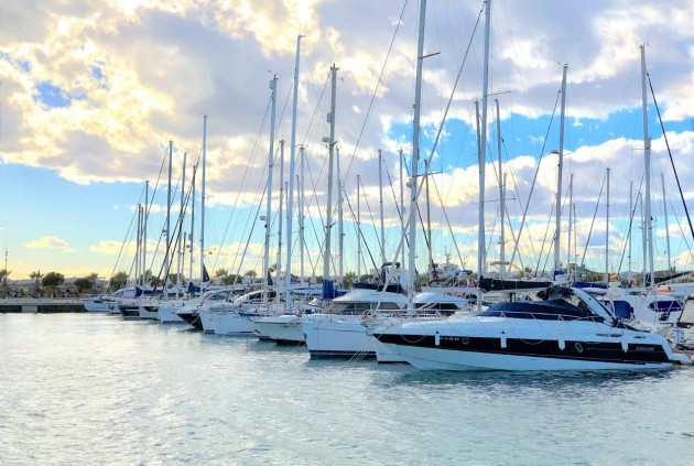 Z drugiej ręki - Mieszkanie w bloku -
Torrevieja - Centro