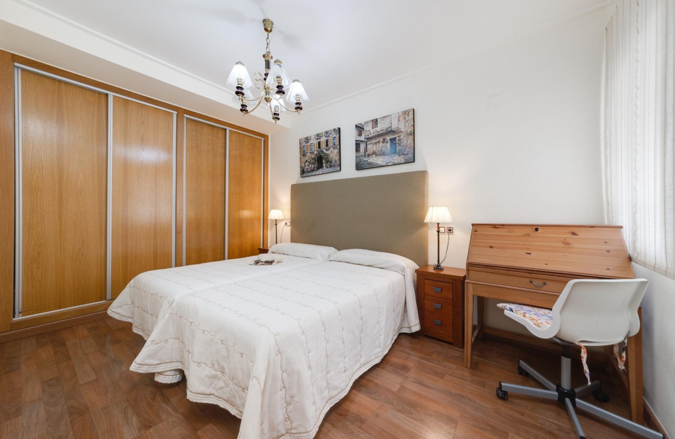 Aus zweiter Hand - Wohnung -
Torrevieja - Centro