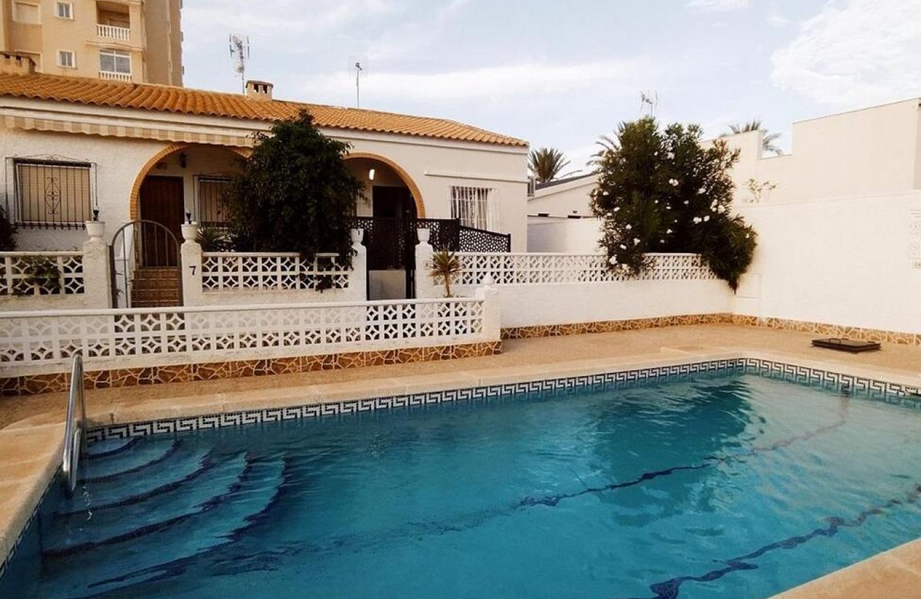 Tweedehands - Bungalow -
Torrevieja - Nueva Torrevieja