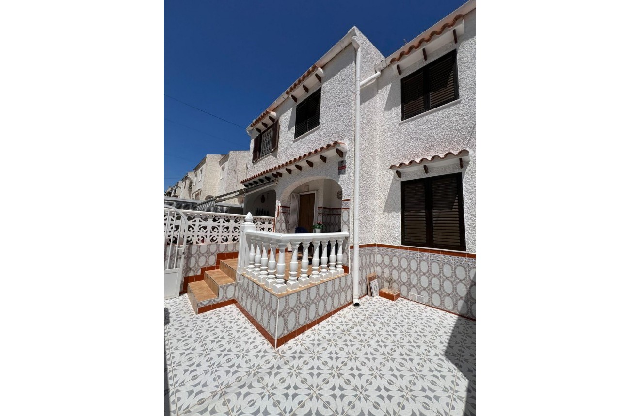 D'occasion - Chalet -
Torrevieja - Calas blanca