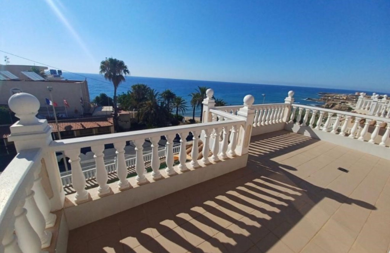 Resale - Chalet -
Torrevieja - Costa Blanca