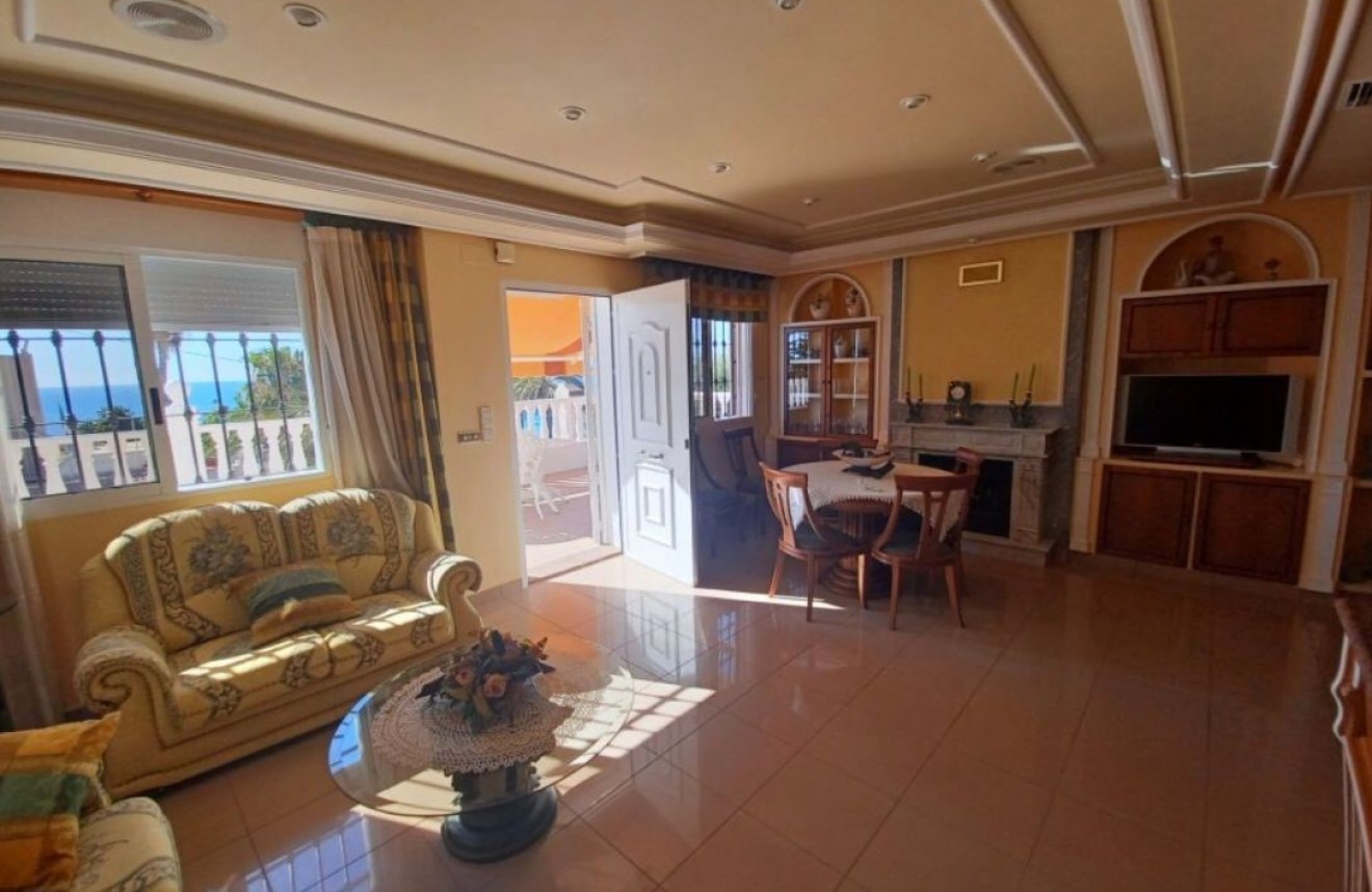 Resale - Chalet -
Torrevieja - Costa Blanca