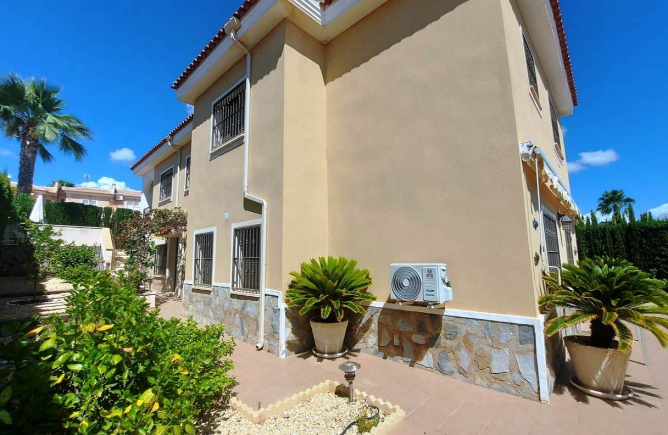 Segunda mano - Chalet -
Ciudad Quesada - Costa Blanca