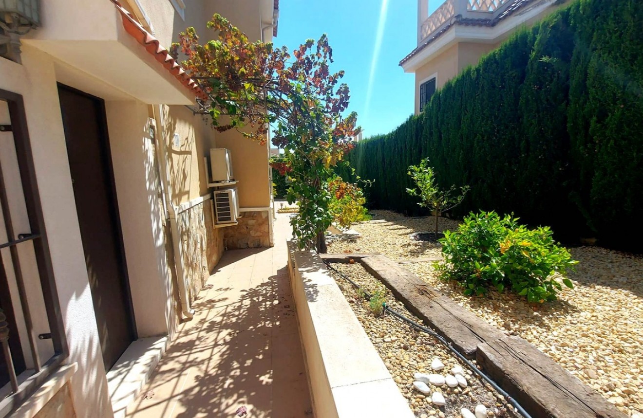 Segunda mano - Chalet -
Ciudad Quesada - Costa Blanca