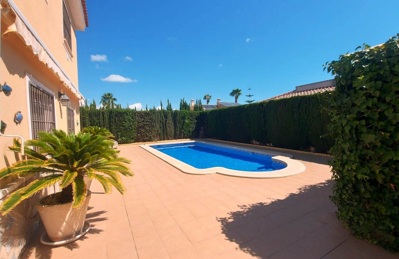 Segunda mano - Chalet -
Ciudad Quesada - Costa Blanca