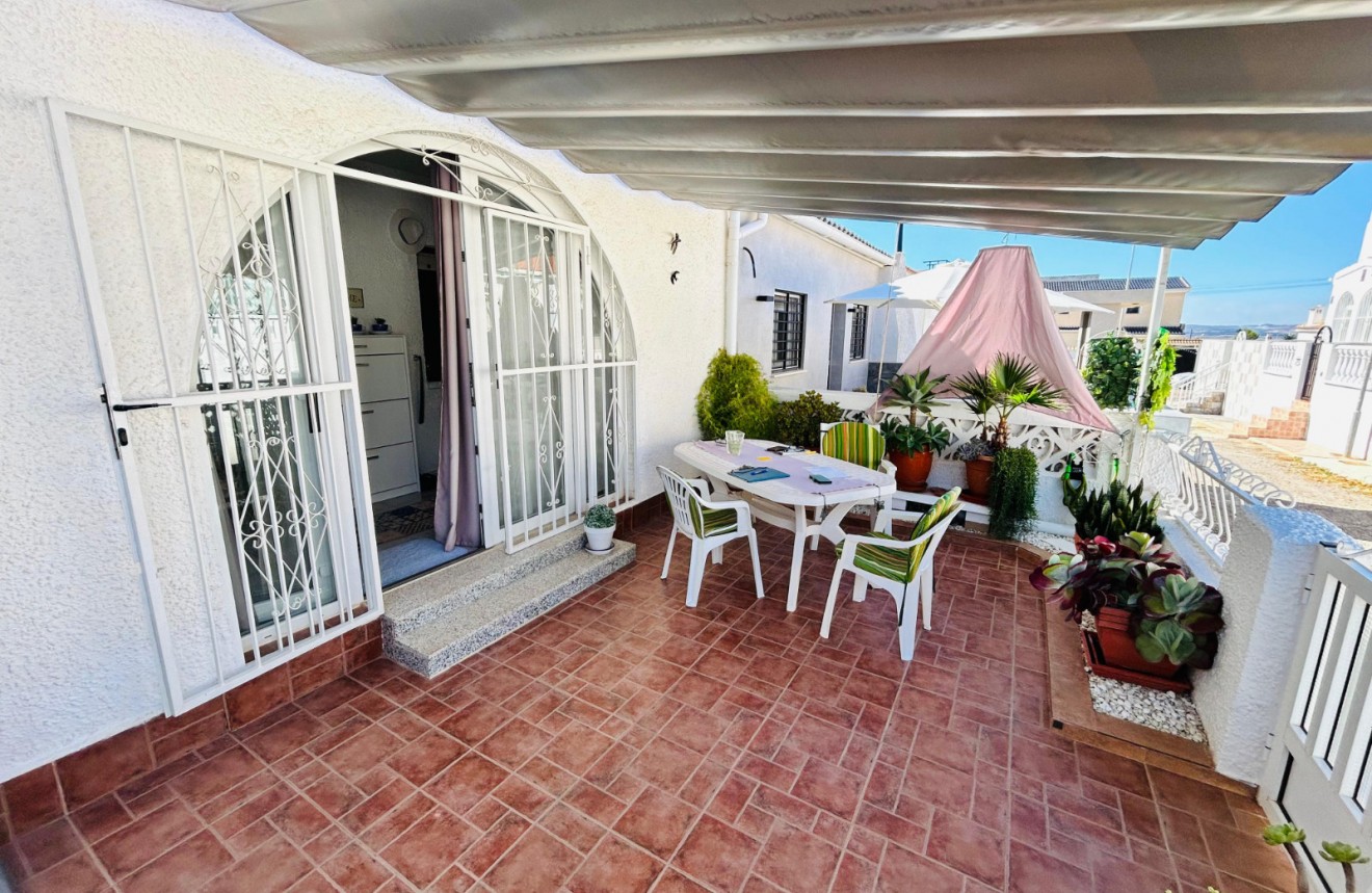 Resale - Chalet -
Torrevieja - Costa Blanca