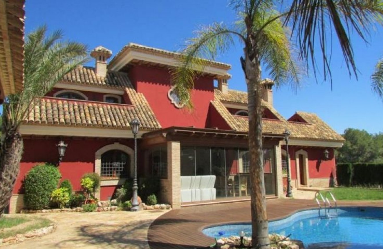 Resale - Chalet -
Campoamor - Costa Blanca