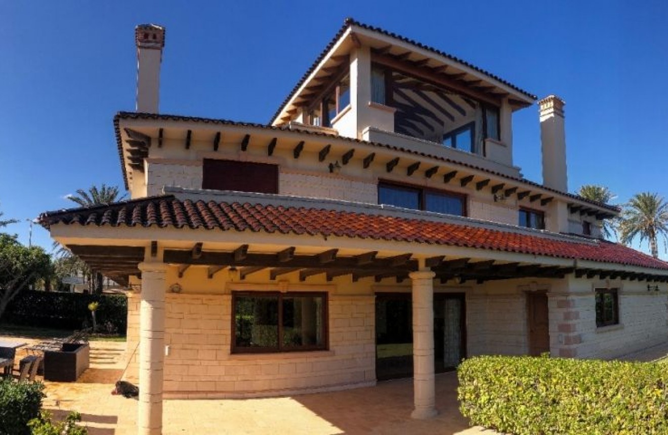 Resale - Chalet -
Orihuela Costa - Costa Blanca